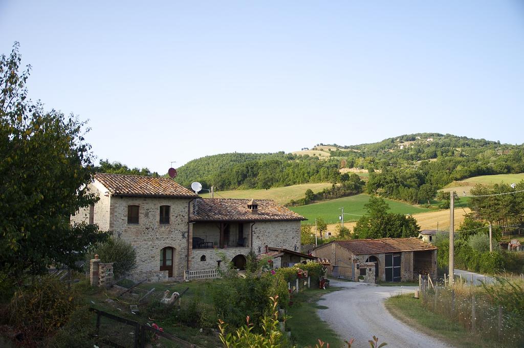 La Pietra Rara B&B モントーネ エクステリア 写真