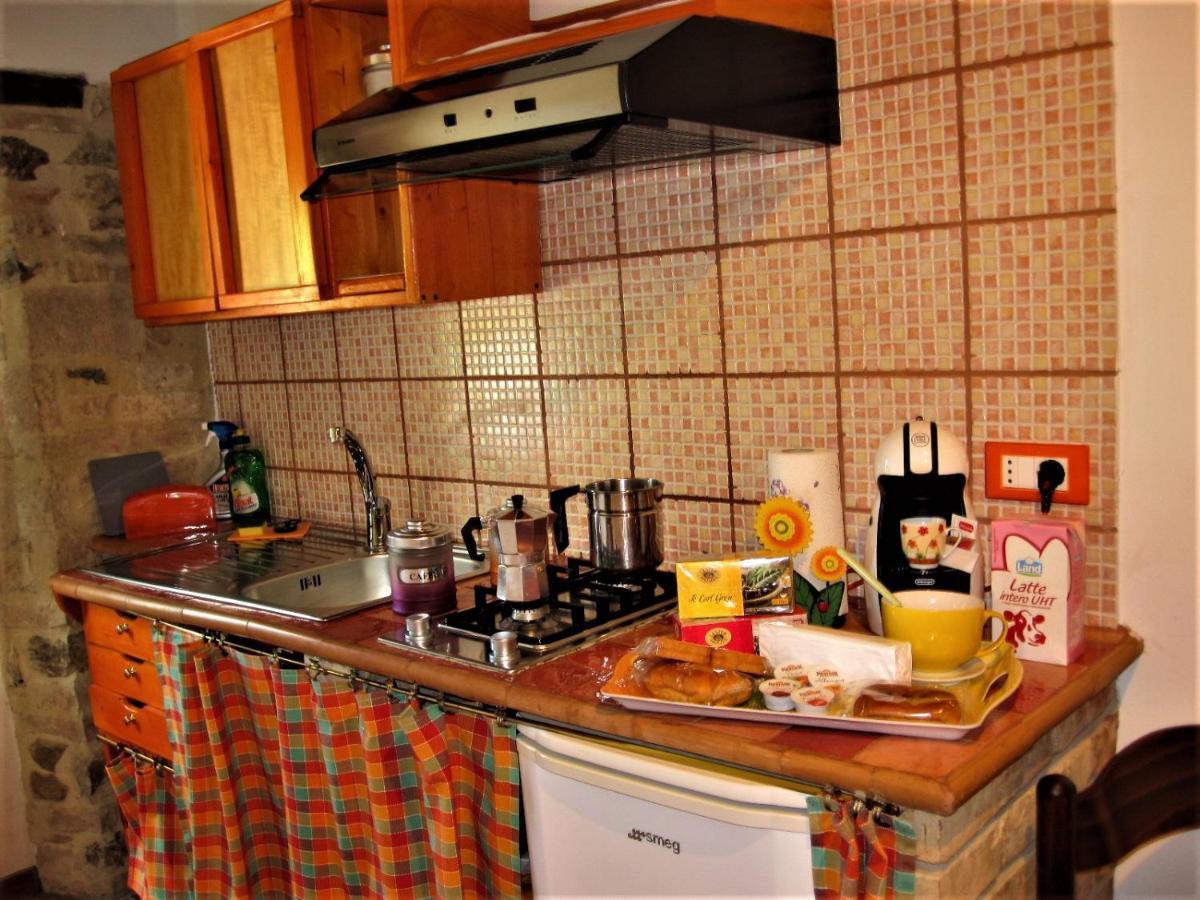 La Pietra Rara B&B モントーネ エクステリア 写真
